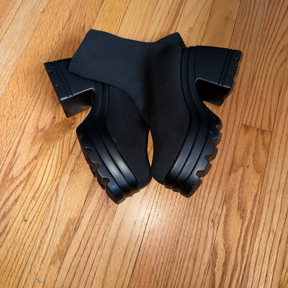 Elegant Black Heeled Boots for Women